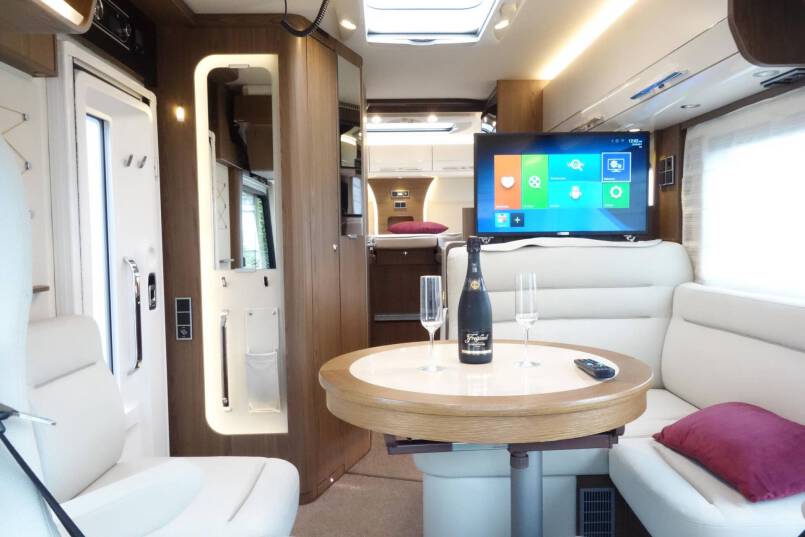 Hymer B-sl 674 SupremeLine AUTOMAAT, 180 pk, Crystal-Zilver metallic, 2 aparte bedden 27