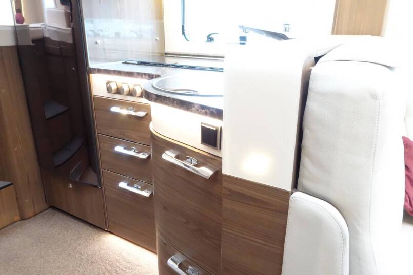 Hymer B-sl 674 SupremeLine AUTOMAAT, 180 pk, Crystal-Zilver metallic, 2 aparte bedden 30