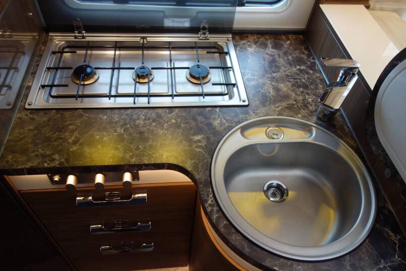 Hymer B-sl 674 SupremeLine AUTOMAAT, 180 pk, Crystal-Zilver metallic, 2 aparte bedden 32