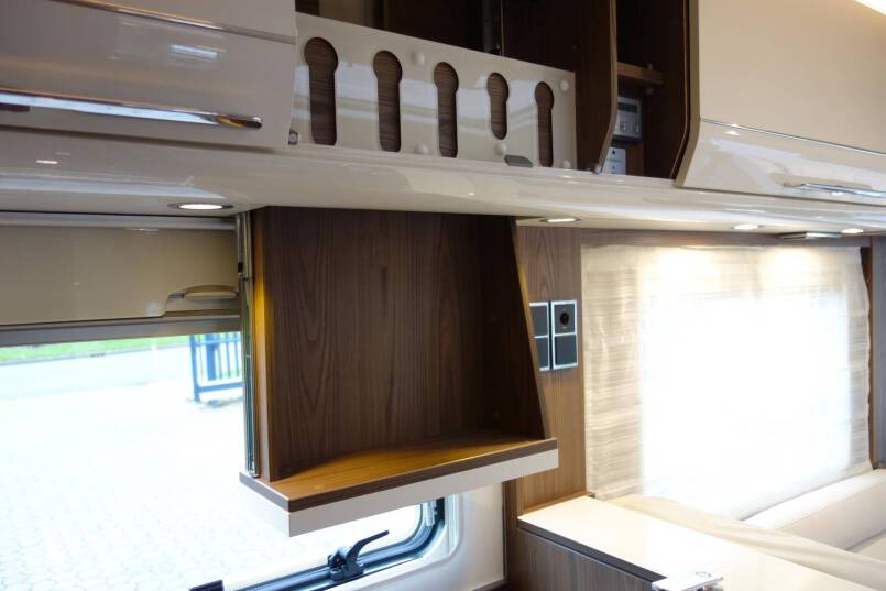 Hymer B-sl 674 SupremeLine AUTOMAAT, 180 pk, Crystal-Zilver metallic, 2 aparte bedden 33