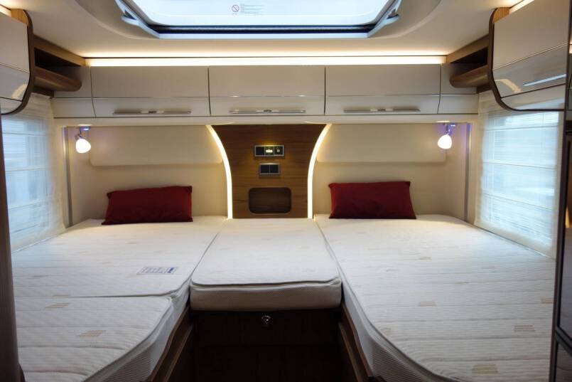 Hymer B-sl 674 SupremeLine AUTOMAAT, 180 pk, Crystal-Zilver metallic, 2 aparte bedden 36