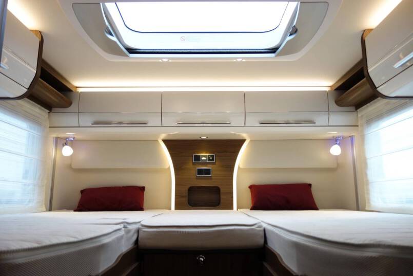 Hymer B-sl 674 SupremeLine AUTOMAAT, 180 pk, Crystal-Zilver metallic, 2 aparte bedden 37
