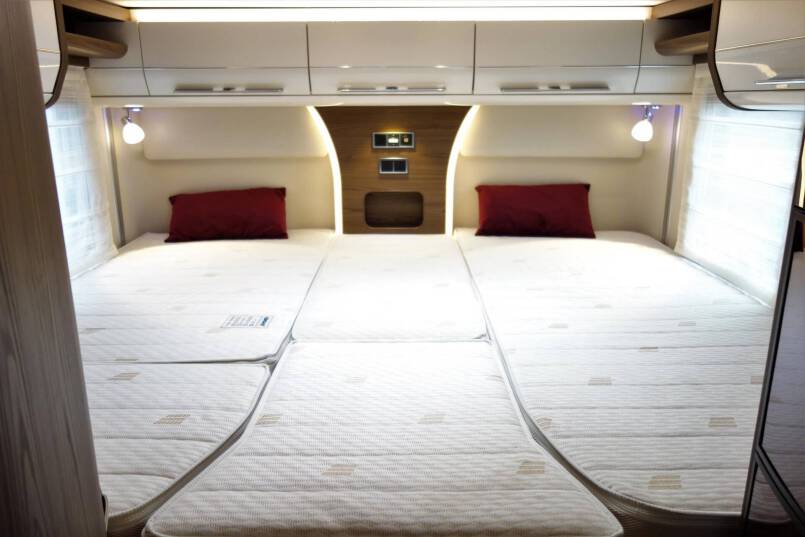 Hymer B-sl 674 SupremeLine AUTOMAAT, 180 pk, Crystal-Zilver metallic, 2 aparte bedden 38