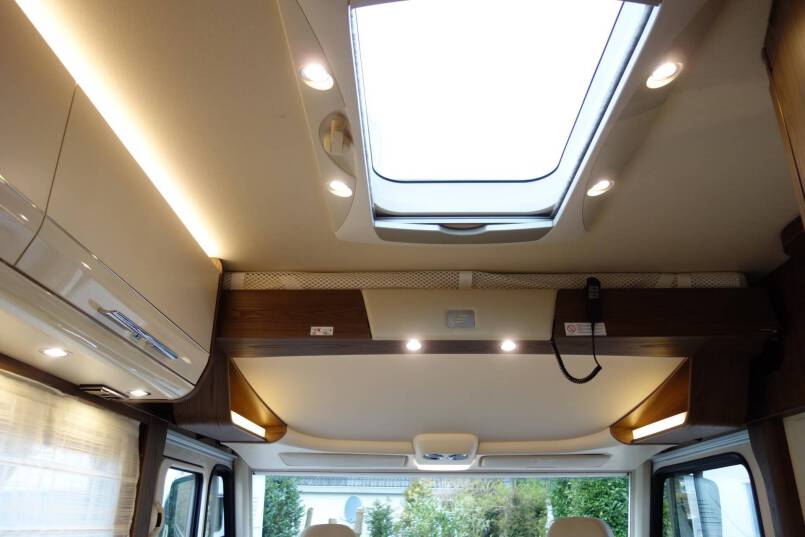 Hymer B-sl 674 SupremeLine AUTOMAAT, 180 pk, Crystal-Zilver metallic, 2 aparte bedden 43