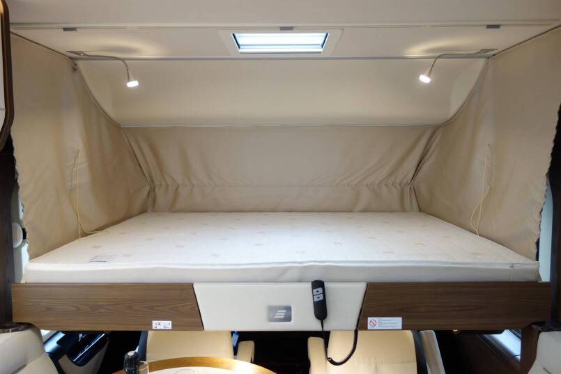Hymer B-sl 674 SupremeLine AUTOMAAT, 180 pk, Crystal-Zilver metallic, 2 aparte bedden 44