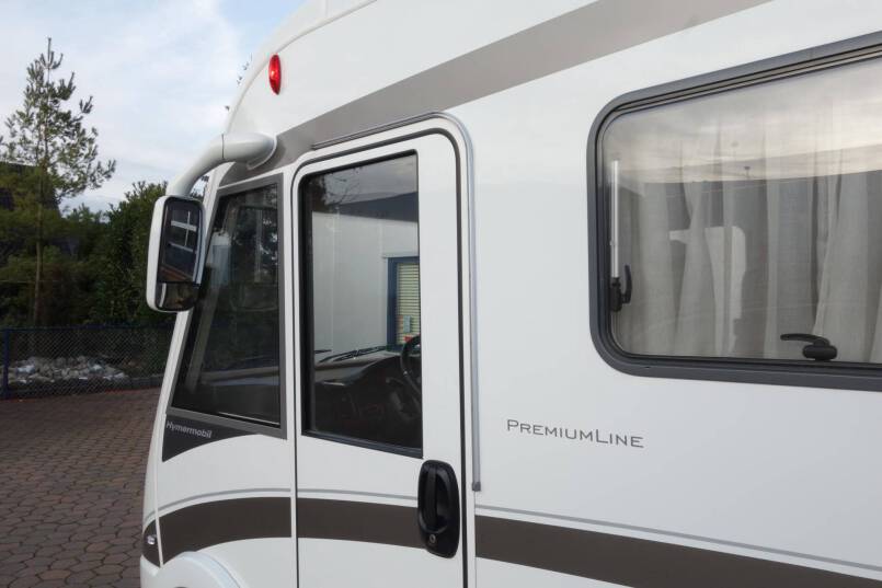 Hymer B 594 PL AUTOMAAT, 180 pk PremiumLine, bovenkastjes cabine 10
