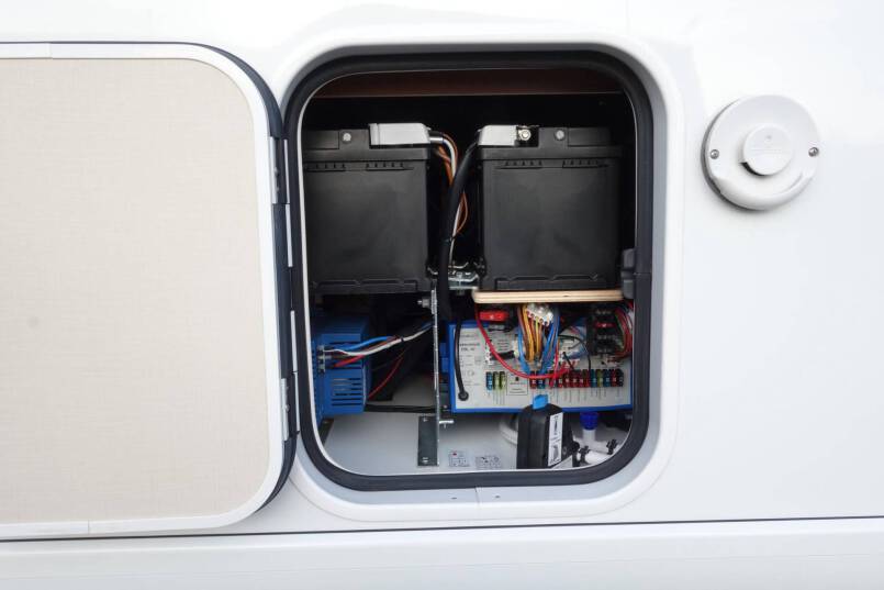 Hymer B 594 PL AUTOMAAT, 180 pk PremiumLine, bovenkastjes cabine 14