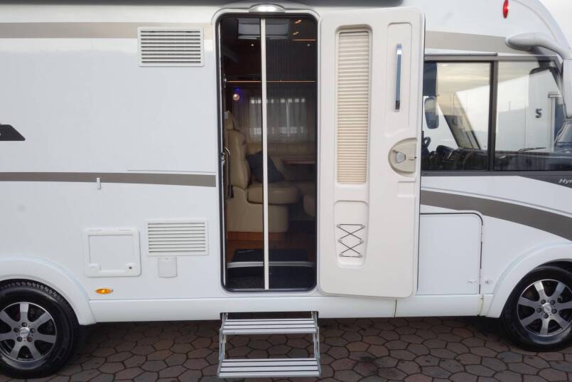 Hymer B 594 PL AUTOMAAT, 180 pk PremiumLine, bovenkastjes cabine 15