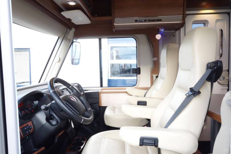 Hymer B 594 PL AUTOMAAT, 180 pk PremiumLine, bovenkastjes cabine 18