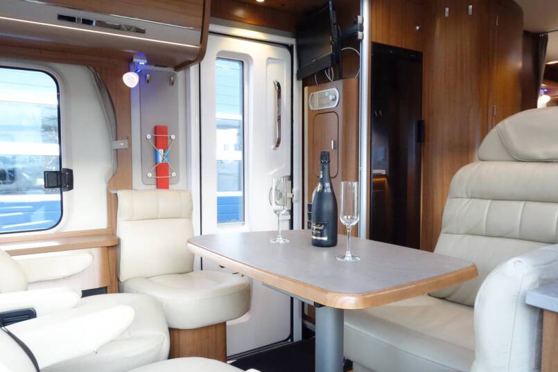 Hymer B 594 PL AUTOMAAT, 180 pk PremiumLine, bovenkastjes cabine 26