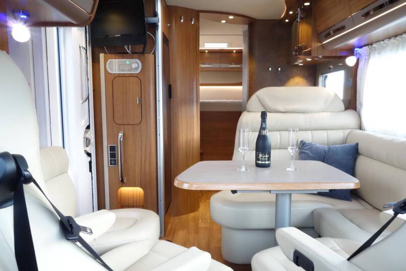 Hymer B 594 PL AUTOMAAT, 180 pk PremiumLine, bovenkastjes cabine 27