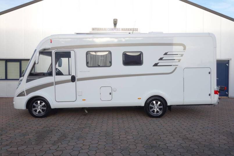 Hymer B 594 PL AUTOMAAT, 180 pk PremiumLine, bovenkastjes cabine 2