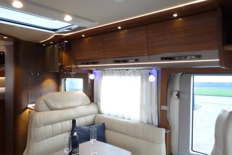 Hymer B 594 PL AUTOMAAT, 180 pk PremiumLine, bovenkastjes cabine 28