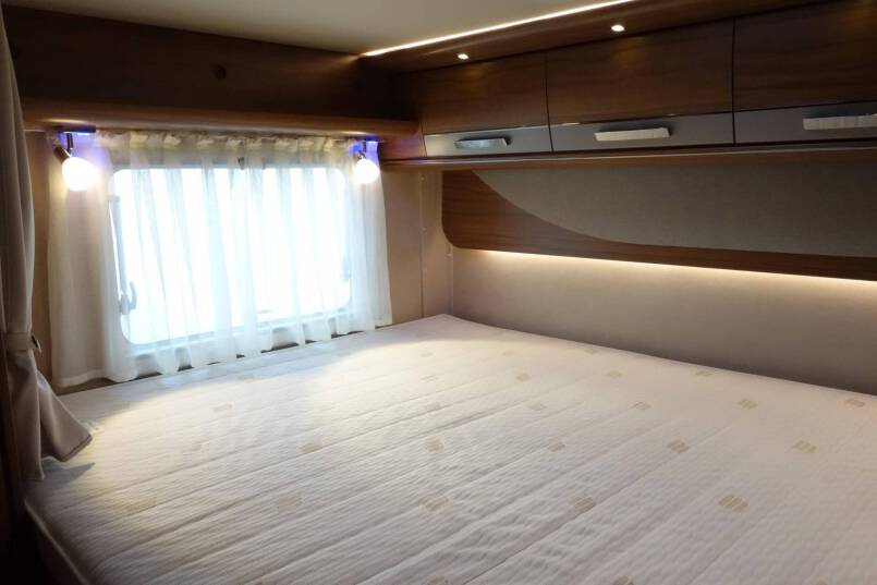 Hymer B 594 PL AUTOMAAT, 180 pk PremiumLine, bovenkastjes cabine 36