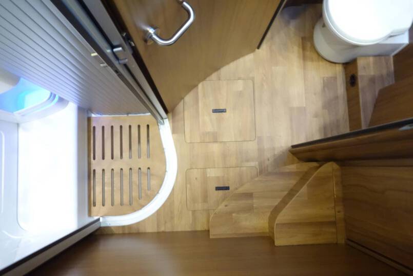 Hymer B 594 PL AUTOMAAT, 180 pk PremiumLine, bovenkastjes cabine 37