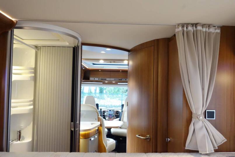 Hymer B 594 PL AUTOMAAT, 180 pk PremiumLine, bovenkastjes cabine 40