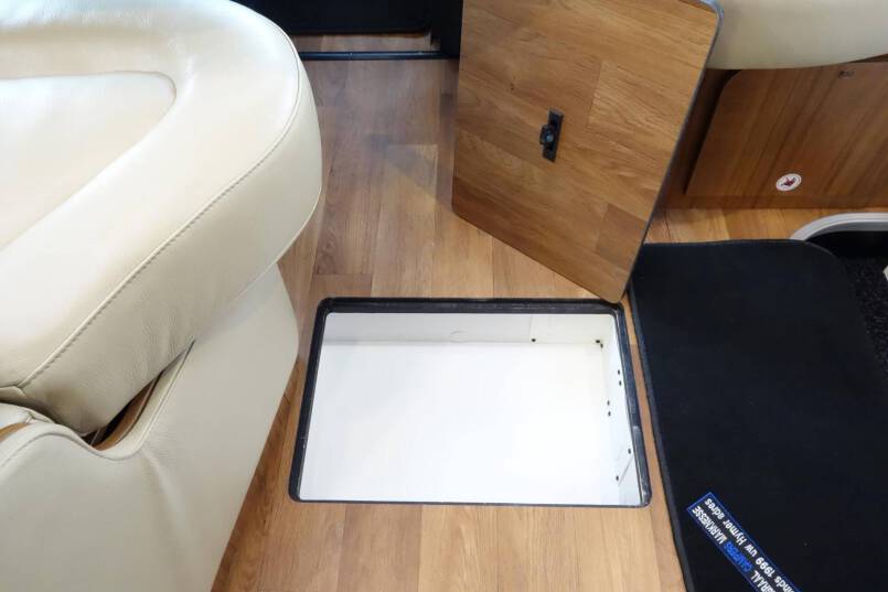Hymer B 594 PL AUTOMAAT, 180 pk PremiumLine, bovenkastjes cabine 42