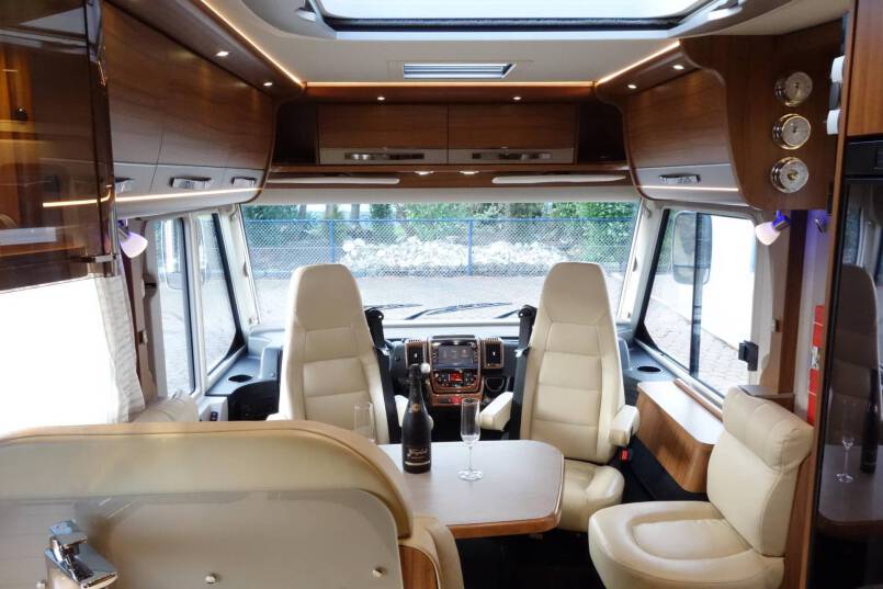 Hymer B 594 PL AUTOMAAT, 180 pk PremiumLine, bovenkastjes cabine 43