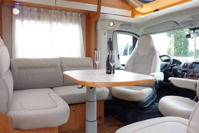 Hymer T 588 SL 150 pk, enkele bedden, hoekkeuken, garage 16
