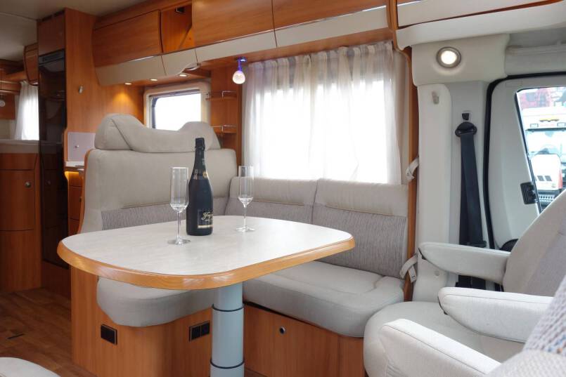 Hymer T 588 SL 150 pk, enkele bedden, hoekkeuken, garage 17