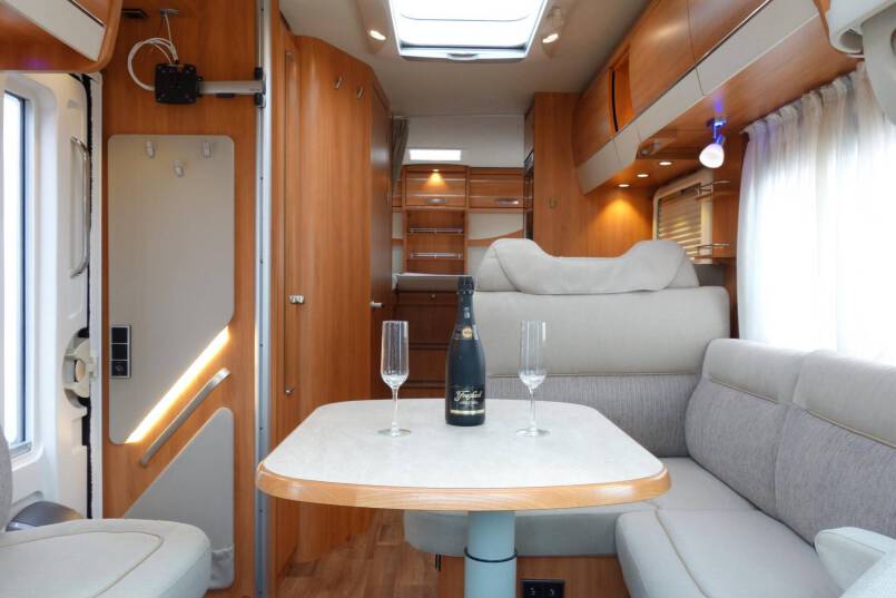 Hymer T 588 SL 150 pk, enkele bedden, hoekkeuken, garage 20