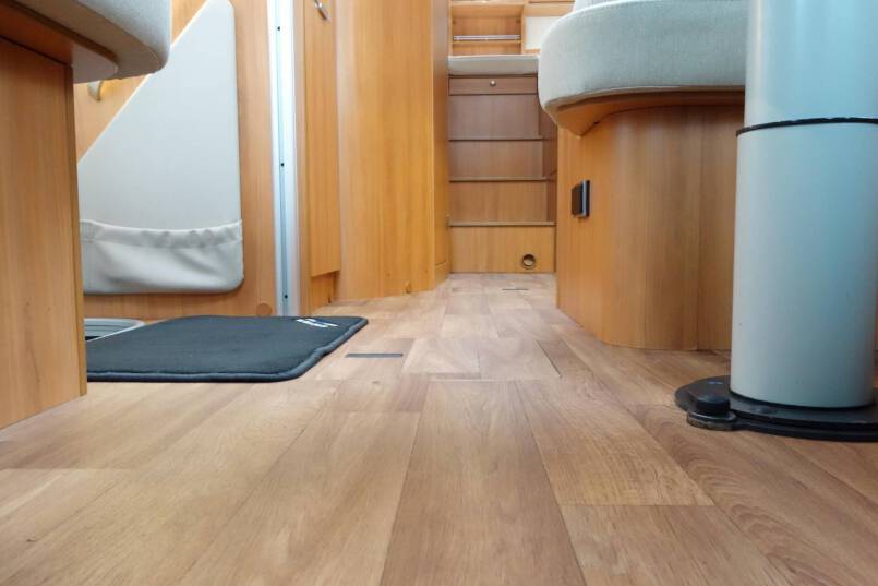 Hymer T 588 SL 150 pk, enkele bedden, hoekkeuken, garage 21