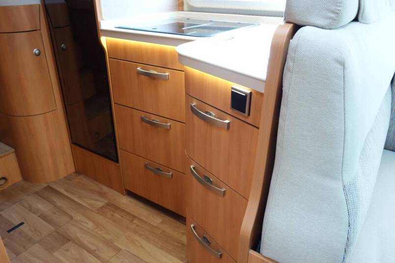 Hymer T 588 SL 150 pk, enkele bedden, hoekkeuken, garage 22