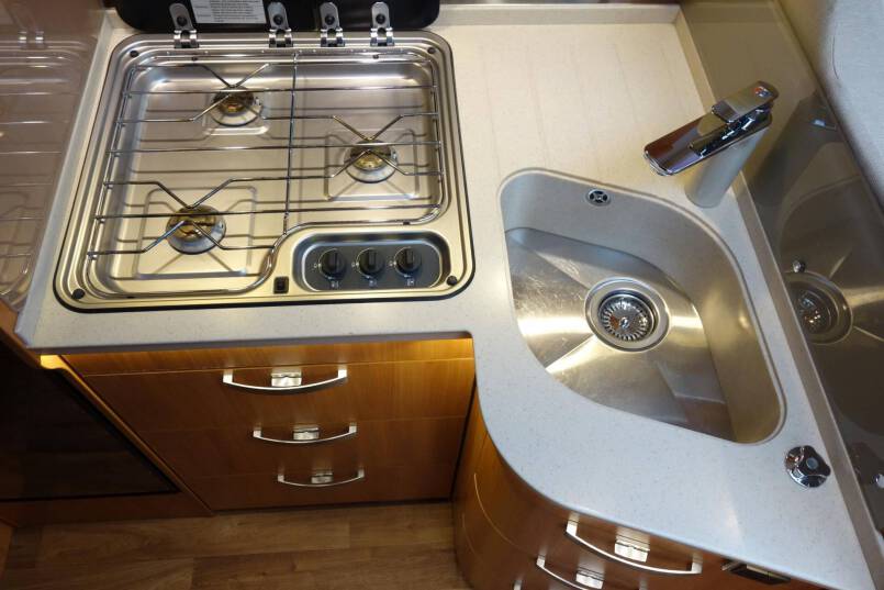 Hymer T 588 SL 150 pk, enkele bedden, hoekkeuken, garage 23