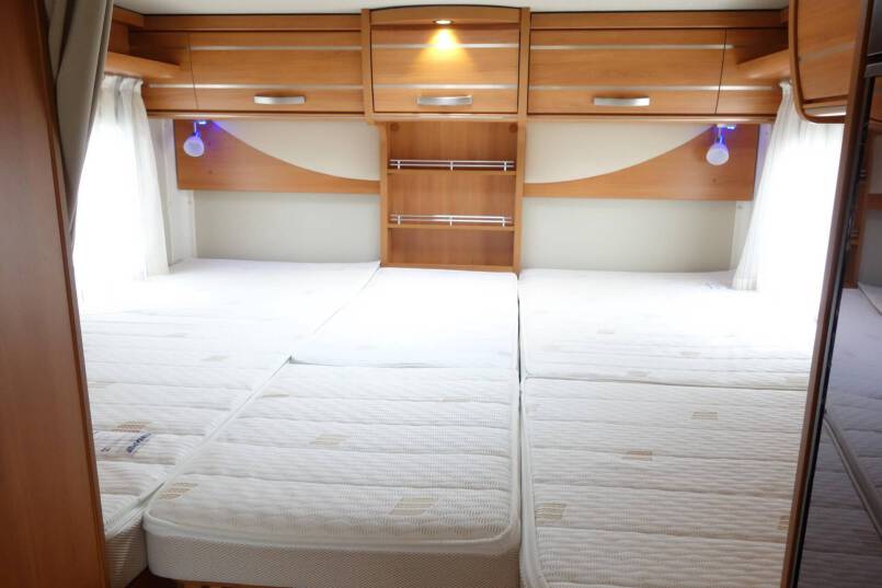 Hymer T 588 SL 150 pk, enkele bedden, hoekkeuken, garage 25