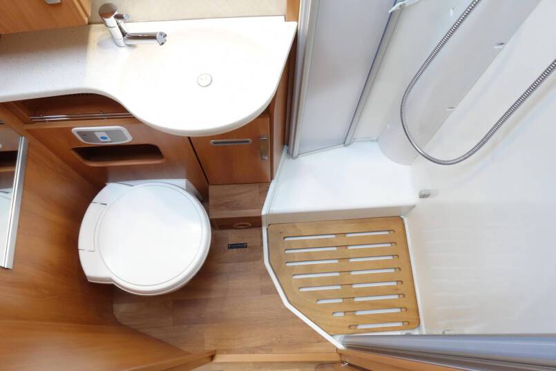 Hymer T 588 SL 150 pk, enkele bedden, hoekkeuken, garage 29