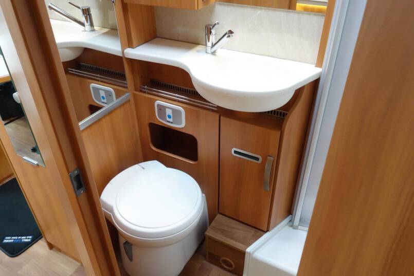 Hymer T 588 SL 150 pk, enkele bedden, hoekkeuken, garage 30