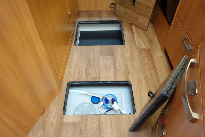 Hymer T 588 SL 150 pk, enkele bedden, hoekkeuken, garage 31