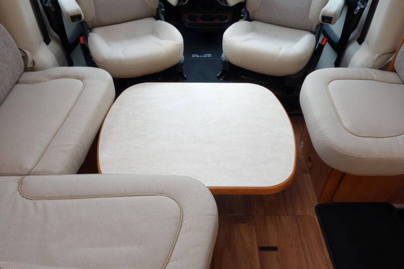 Hymer T 588 SL 150 pk, enkele bedden, hoekkeuken, garage 34