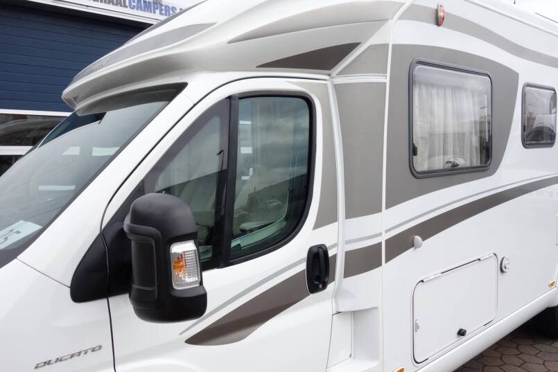 Hymer T 588 SL 150 pk, enkele bedden, hoekkeuken, garage 6