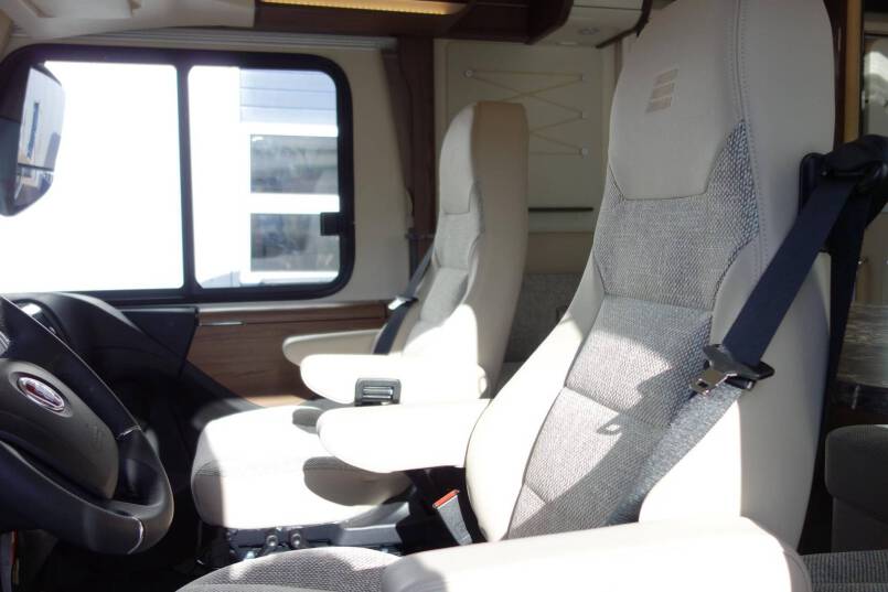 Hymer B 704 SL SupremeLine AUTOMAAT, 180 pk, 2 aparte bedden 16