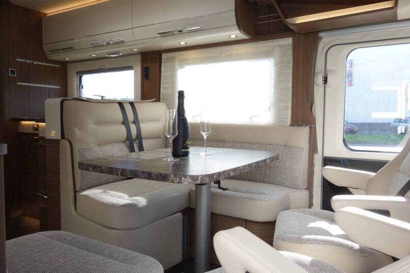 Hymer B 704 SL SupremeLine AUTOMAAT, 180 pk, 2 aparte bedden 21