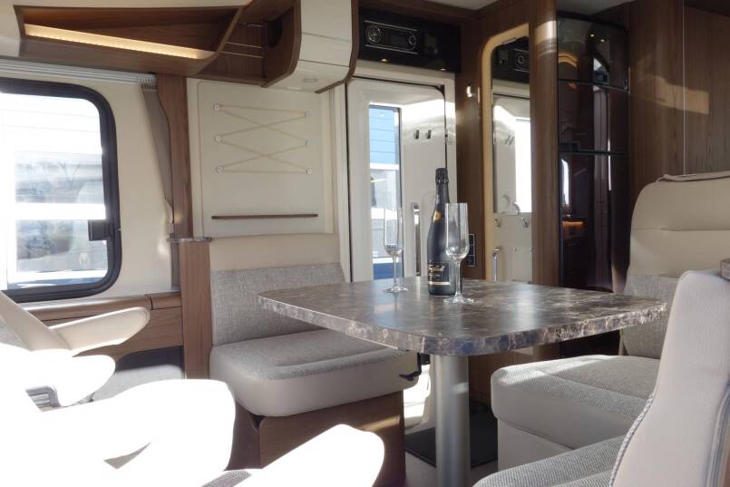 Hymer B 704 SL SupremeLine AUTOMAAT, 180 pk, 2 aparte bedden 22
