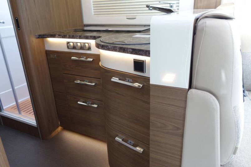 Hymer B 704 SL SupremeLine AUTOMAAT, 180 pk, 2 aparte bedden 24