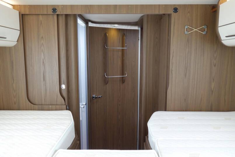 Hymer B 704 SL SupremeLine AUTOMAAT, 180 pk, 2 aparte bedden 32