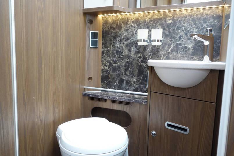 Hymer B 704 SL SupremeLine AUTOMAAT, 180 pk, 2 aparte bedden 35