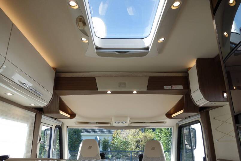 Hymer B 704 SL SupremeLine AUTOMAAT, 180 pk, 2 aparte bedden 42