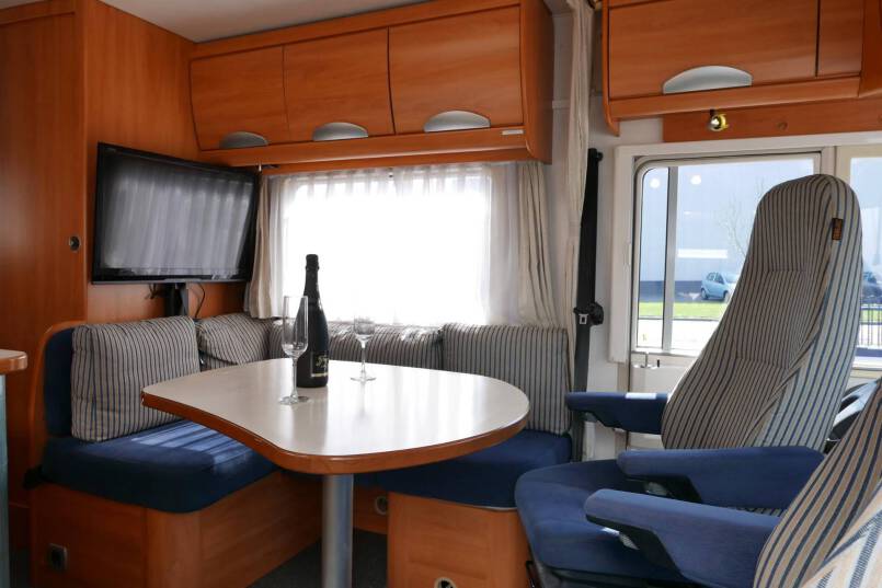 Hymer B 674 G L-zit, enkele bedden, bovenkastjes cabine, grote garage 17