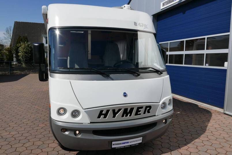 Hymer B 674 G L-zit, enkele bedden, bovenkastjes cabine, grote garage 1