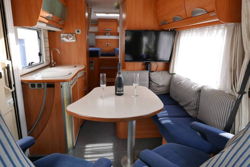Hymer B 674 G L-zit, enkele bedden, bovenkastjes cabine, grote garage 19