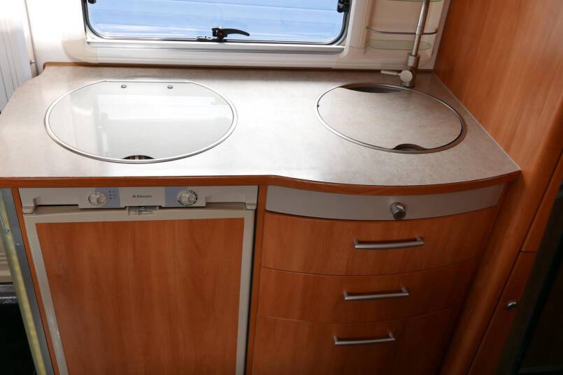 Hymer B 674 G L-zit, enkele bedden, bovenkastjes cabine, grote garage 22