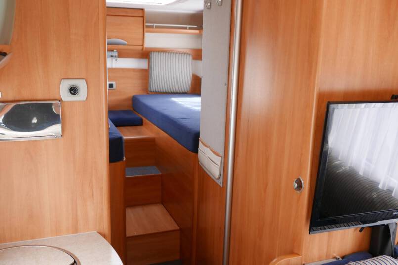 Hymer B 674 G L-zit, enkele bedden, bovenkastjes cabine, grote garage 23