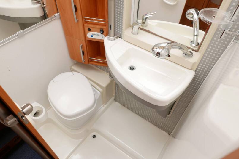 Hymer B 674 G L-zit, enkele bedden, bovenkastjes cabine, grote garage 28