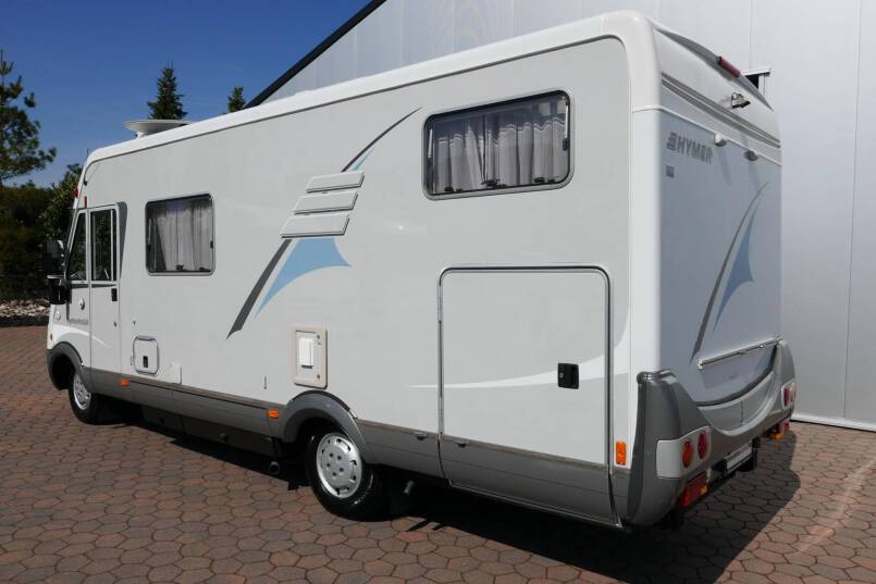 Hymer B 674 G L-zit, enkele bedden, bovenkastjes cabine, grote garage 5