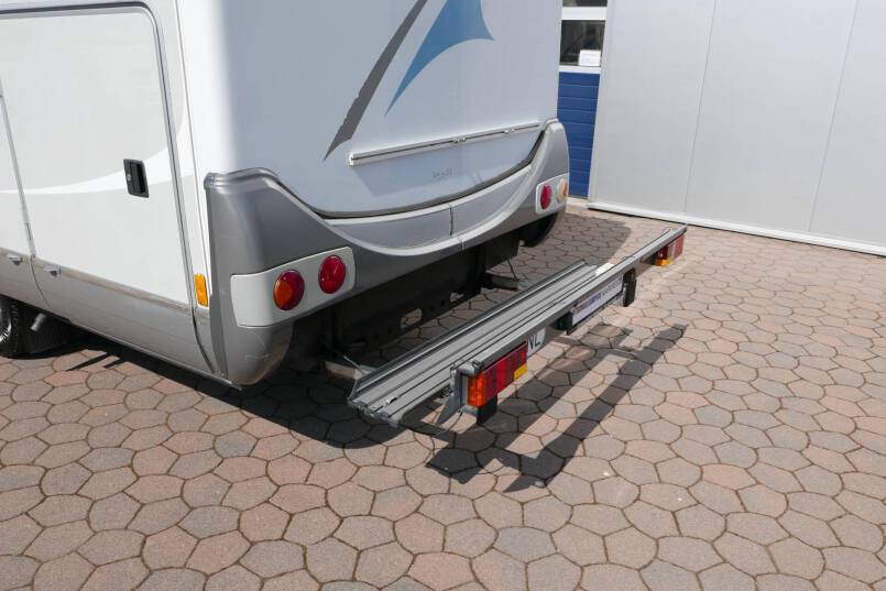 Hymer B 674 G L-zit, enkele bedden, bovenkastjes cabine, grote garage 7