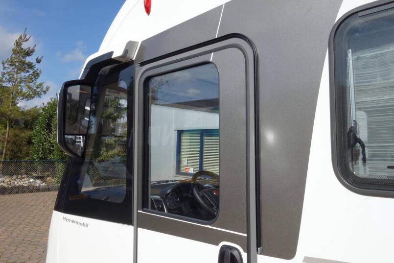 Hymer B 674 SL SupremeLine AUTOMAAT, 180 pk, 2 aparte bedden 11